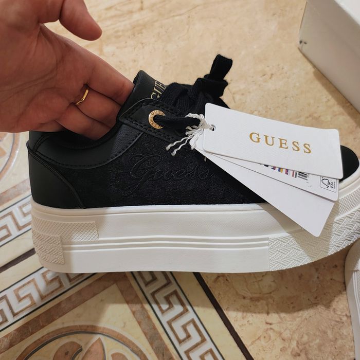 Маратонки оригинални на Guess