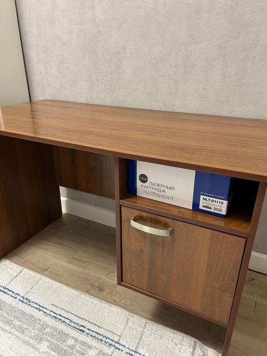 Стол письменный продаётся