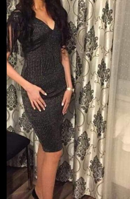 Rochie de seara cu paiete la umeri și franjuri