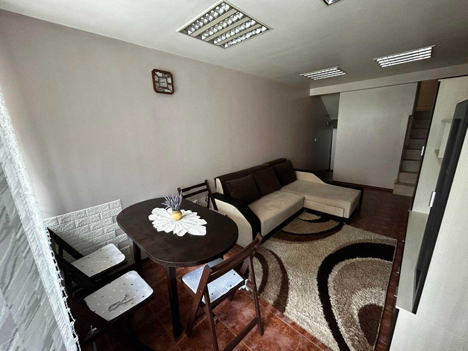 Отдавам самостоятелна квартира(къща) на две нива+