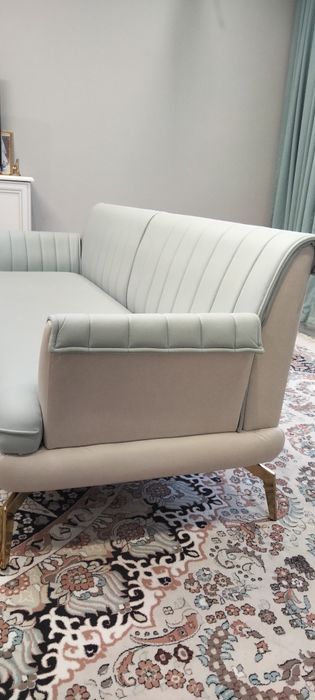 Продам диван, компактный, стильный.