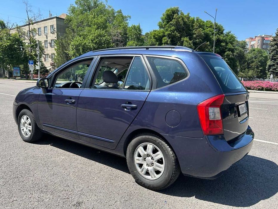 Kia Carans Минивэн