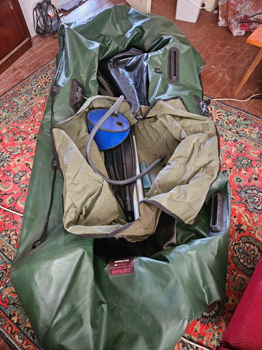 Гумена лодка с гребла