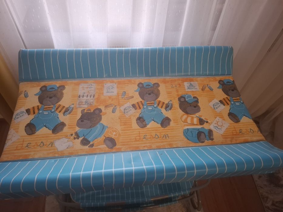 Masă de înfășat cu suport cădiță