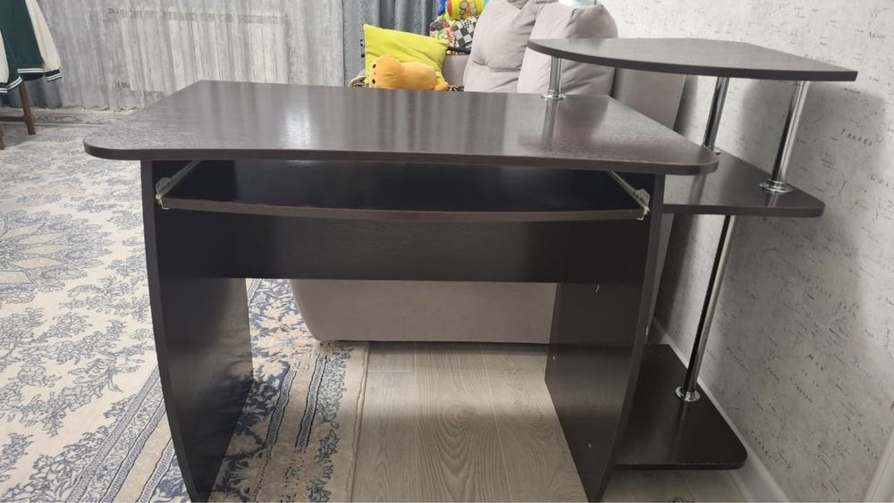 Стол компьютерный