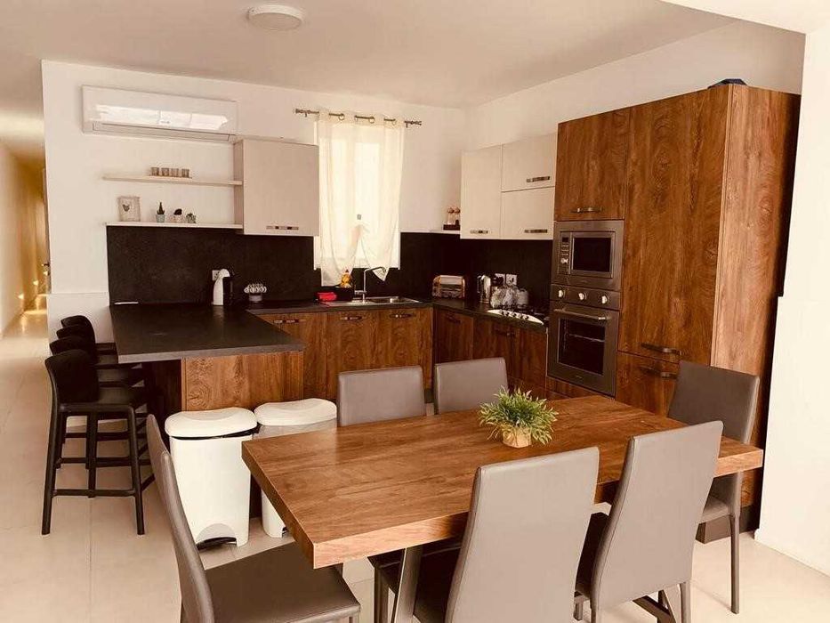 Тристаен апартамент в Центъра