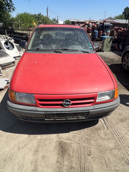Opel Astra F 1.6i НА ЧАСТИ