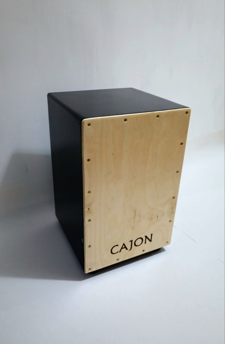 Кахон, барабан, перкуссия.