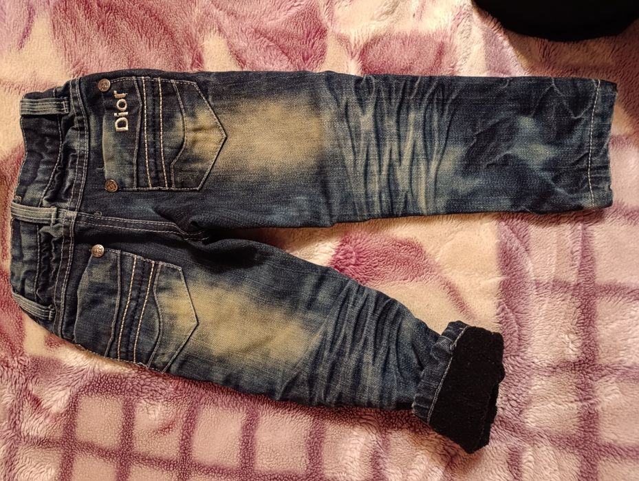 Продам утеплённые детские джинсы.