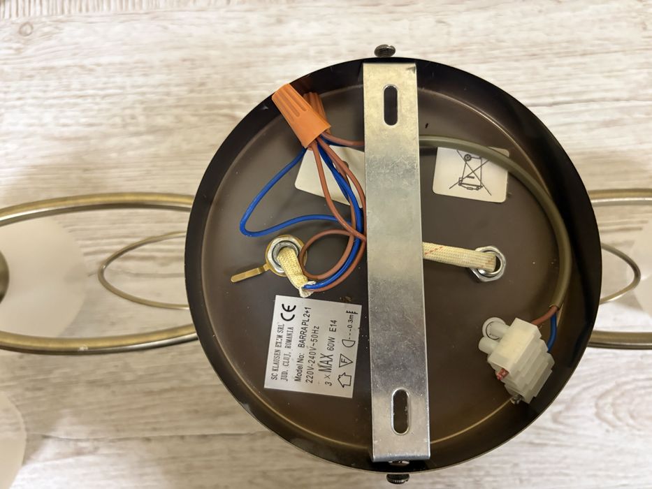 Lustre cu 4 si 3 becuri