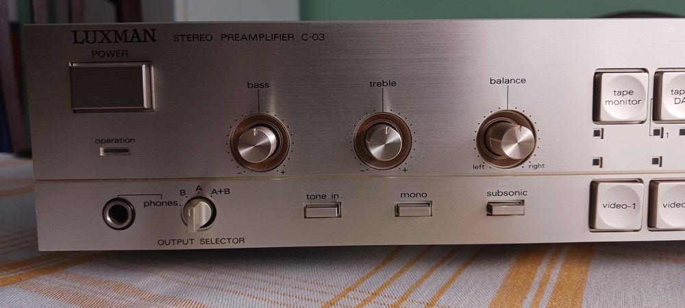 Предусилвател Luxman C-03 Class A