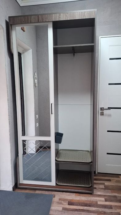 Шкаф-купе, тумба для обуви