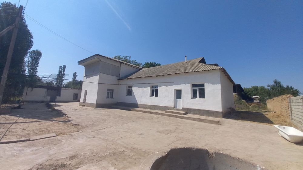 Hovli uy sotiladi srochna !!