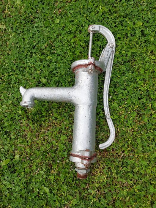 Ръчна водна помпа (кръцкалка)