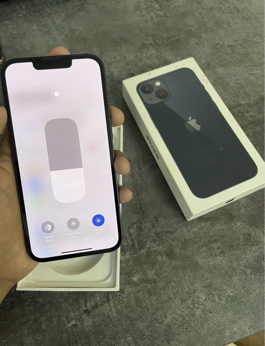 Телефон iPhone 13