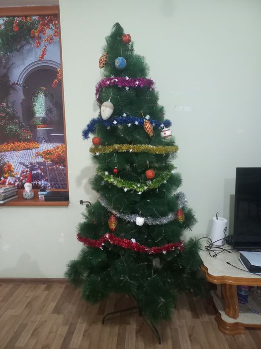 Продаётся хорошая ёлка!