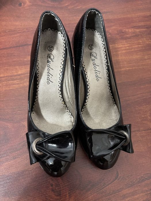 продам черные туфли