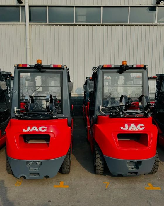 Газобензиновый вилочный погрузчик Автокара Кара 2.5т 4.5м марки JAC