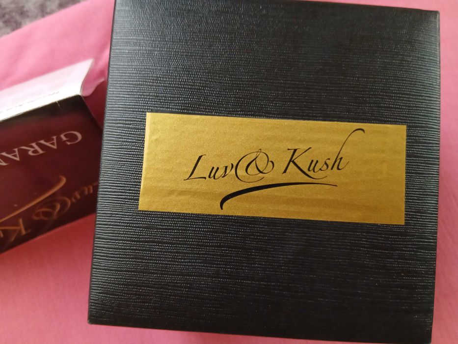 Елегантен позлатен часовник Luv & Kush