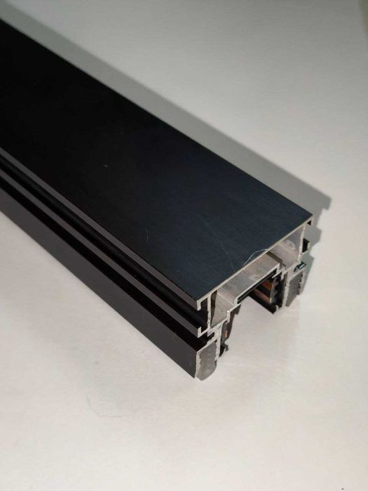 Магнитный трек для натяжного потолка