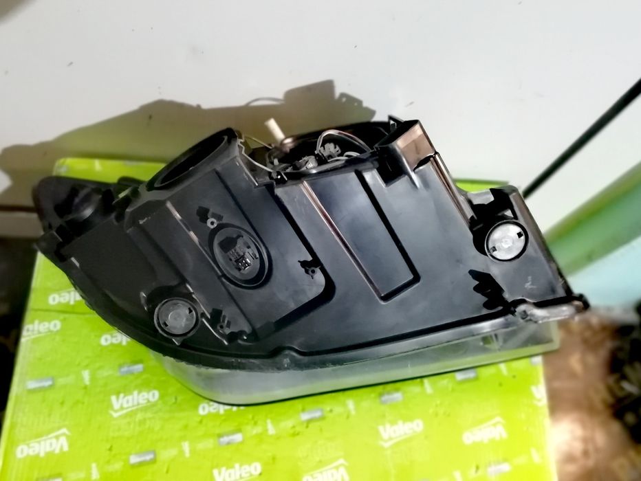 Фар Фарове за БМВ Х1 Е84 / BMW X1 E84 Bi-Xenon.