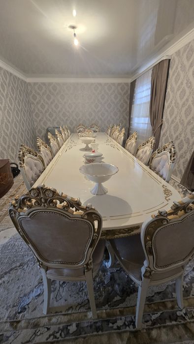 Стол со стульями