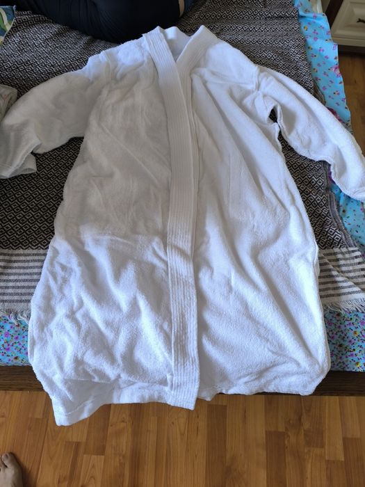 Продам мужской банный халат, махровый очень хорошего качества.