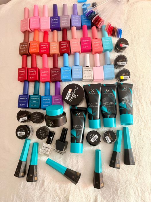 Vand produse de unghii
