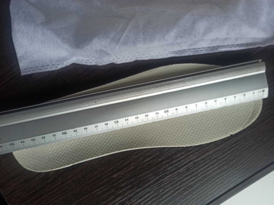 Продам женские кроссовки