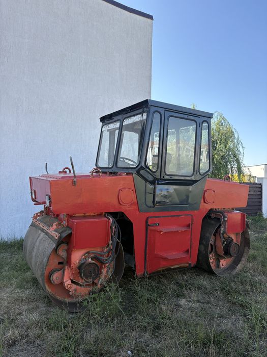 Inchiriez cilindru compactor hamm 8 to