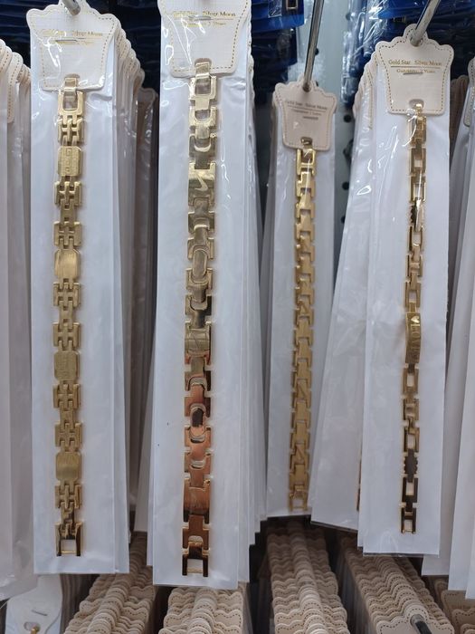 Всичко по 5€ броя