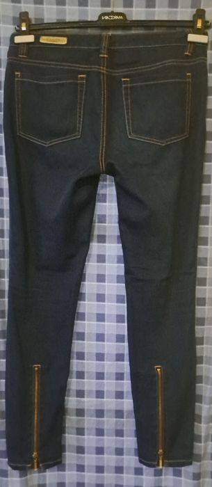 Blugi cu fermoar jos