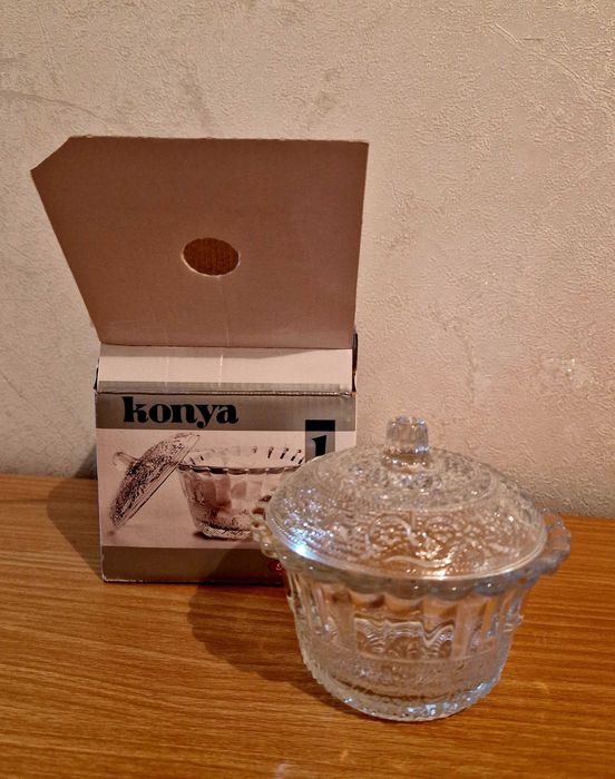 Продам  посуду (пиалы, графины, салатницы, рюмки)