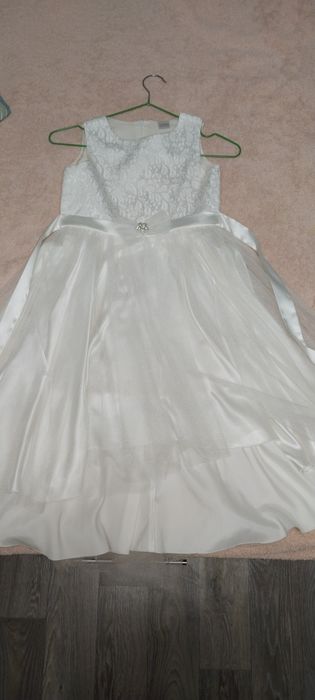Нарядное платье размер 134