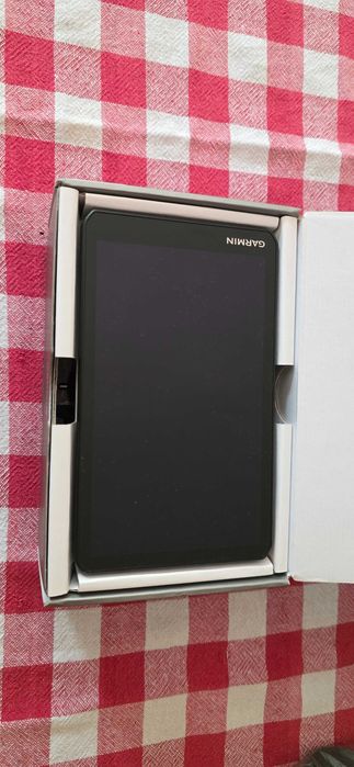 Навигация за камион Garmin Dezl 700 7 инча най новите карти за цяла Европа и Турция пълен комплект работи с Фротком Frotcom
