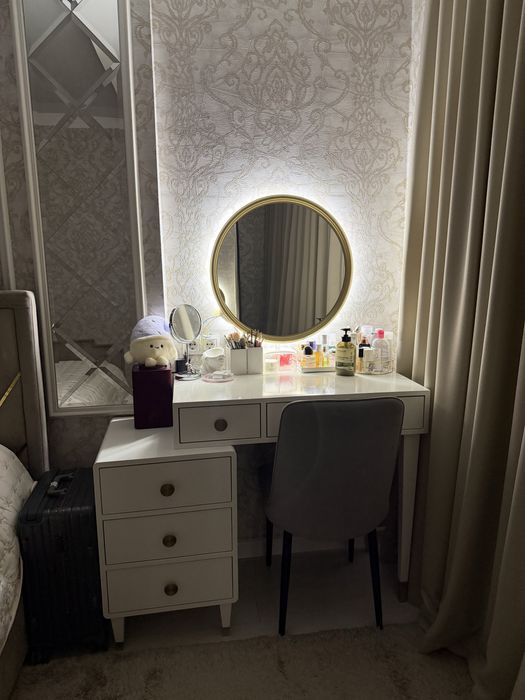 Туалетный столик (трюмо)