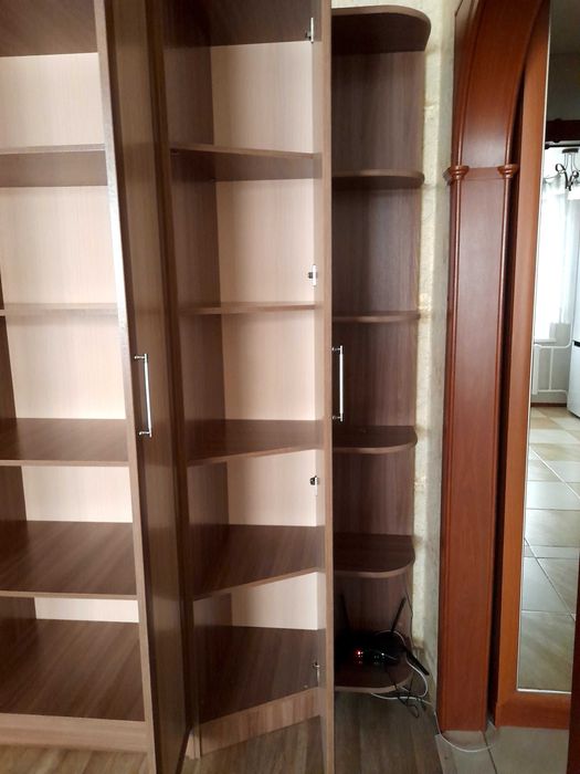 Брльшой угловой шкаф