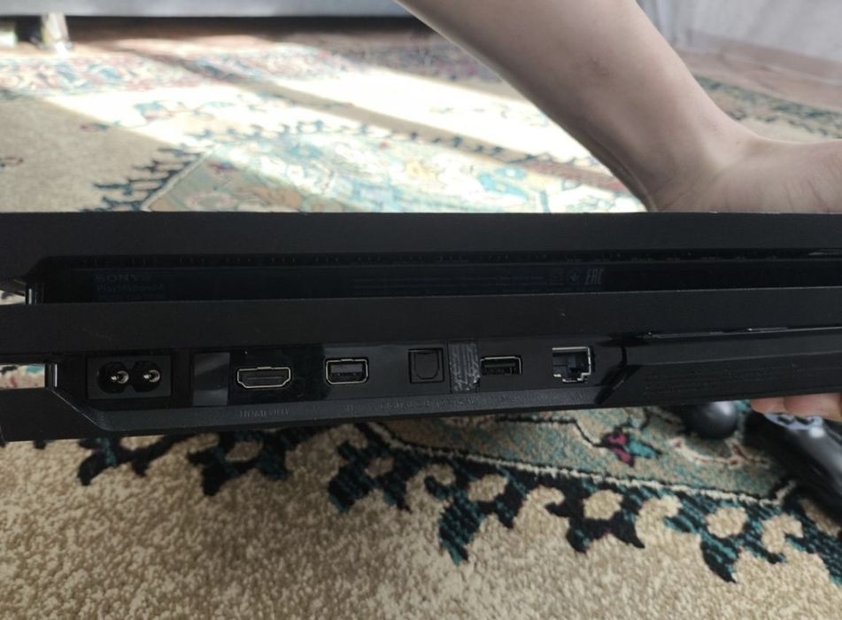 Продам Playstation 4 pro