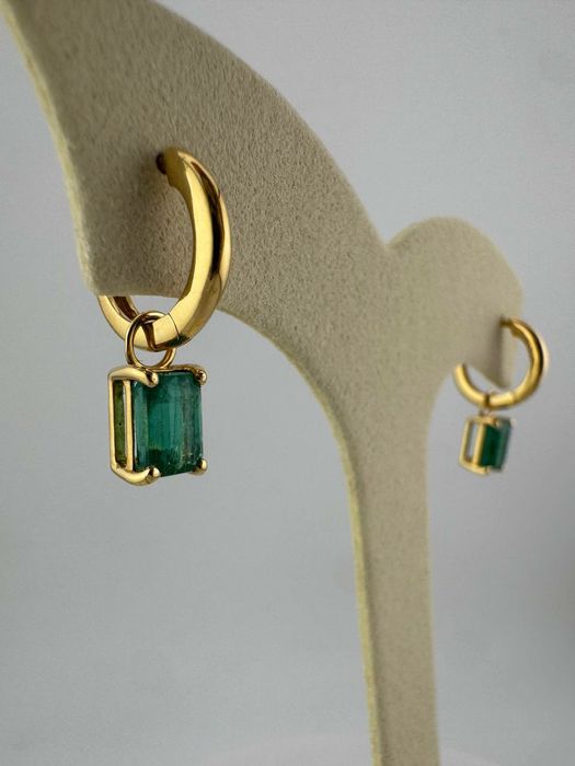 Продам серьги Изумруд