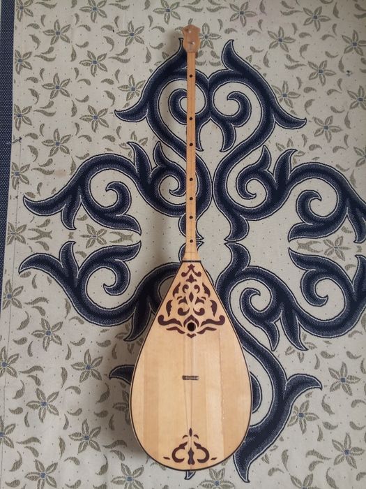 Продаю домбру в хорошем состоянии