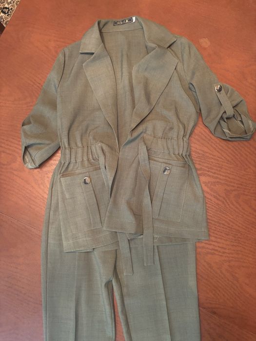 Костюм двойка для девушек.