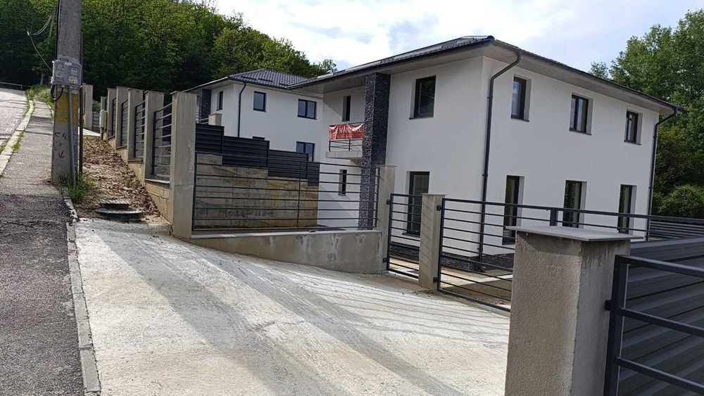 Case noi la liziera pădurii în Argeșelu, la 10 minute de Pitești