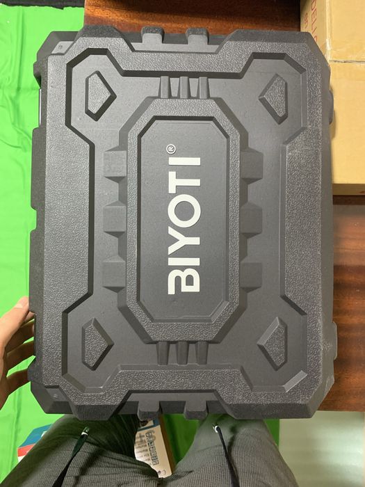 Мощный перфоратор BIYOTI 1500W, новый.