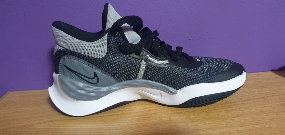 Vând Adidași  Nike RENEW ELEVATE 3,noi nouti ,nr 39,200lei preț neg