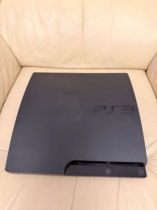 PlayStation 3 Slim + 2 контролера + 3 игри – Отлично състояние