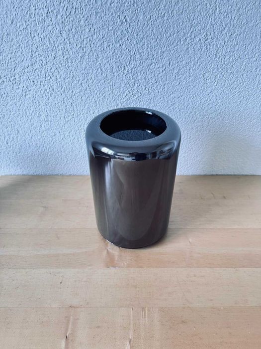 Работна станция Apple Mac Pro 6.1 Late 2013 E5 3.7GHz/32GB DDR3/D300