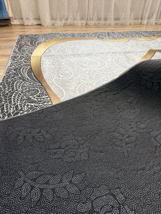 Ковёр новый  200/300. Новый