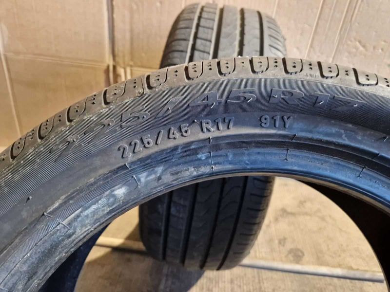2 Pirelli R17 225/45
летни гуми DOT0120