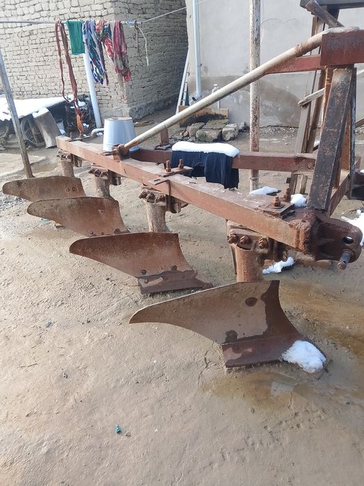 Плуг 4 корпус 35 стойка.