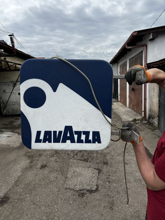 Reclamă luminoasă Lavazza